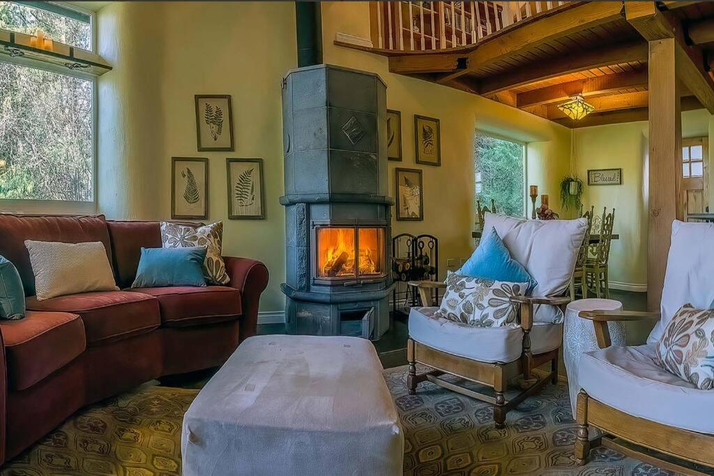 Villa European Style Straw Bale Retreat Ashland Esterno foto