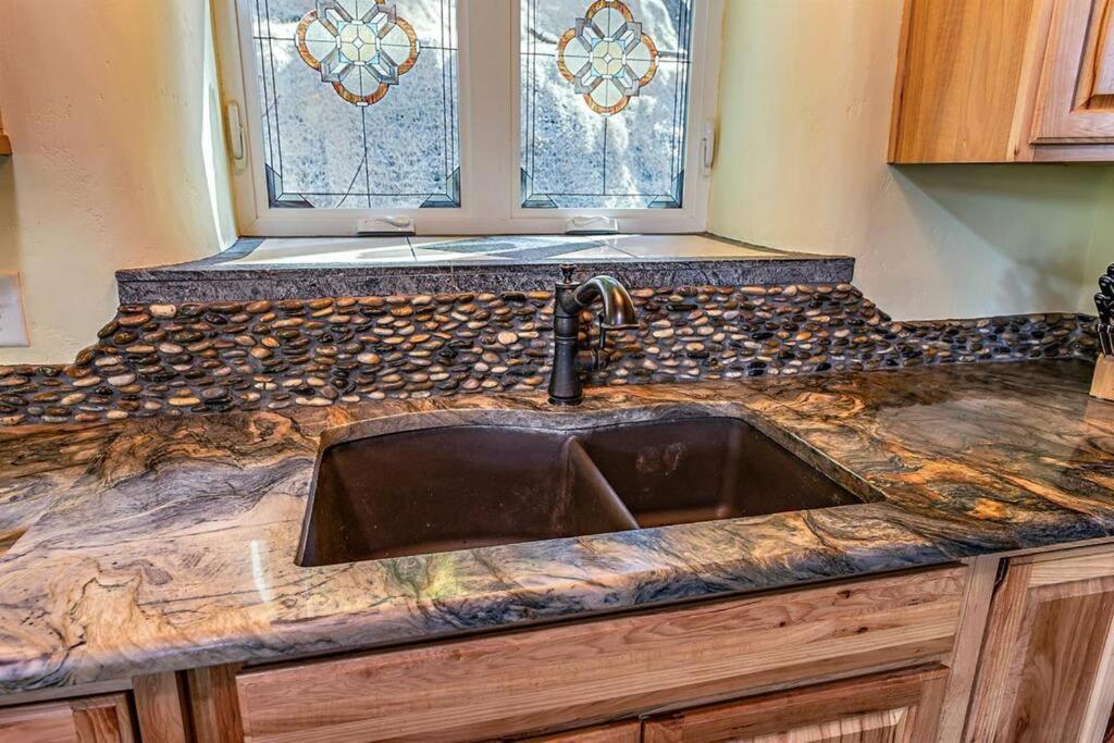 Villa European Style Straw Bale Retreat Ashland Esterno foto