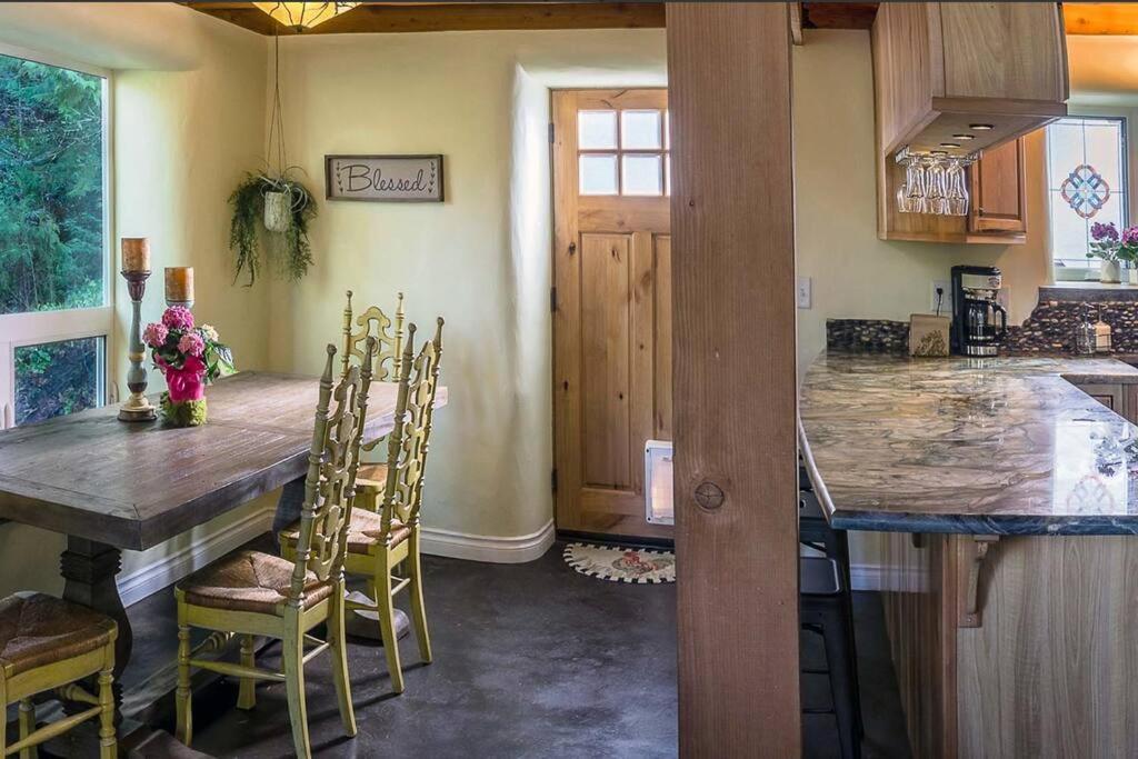 Villa European Style Straw Bale Retreat Ashland Esterno foto
